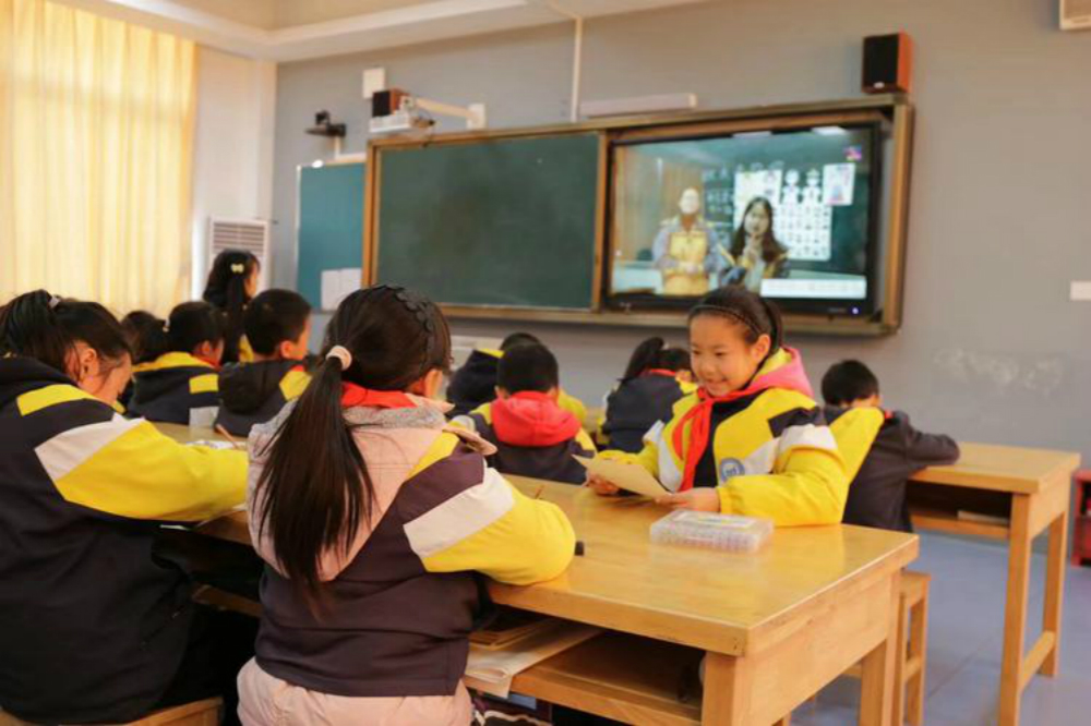 金輝集團(tuán)愛心助學(xué)